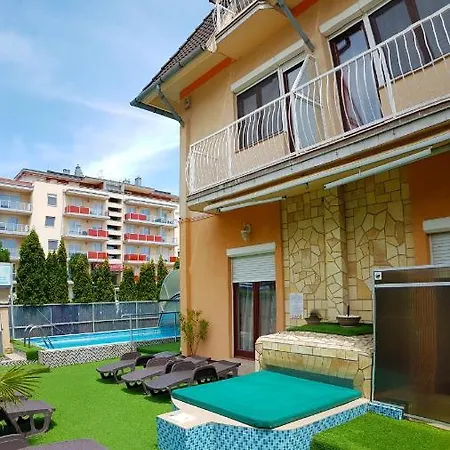 Bed & Breakfast Napsugar Apartmanhaz