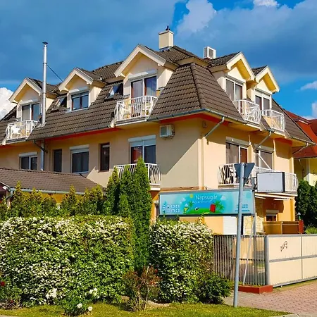 Bed & Breakfast Napsugar Apartmanhaz