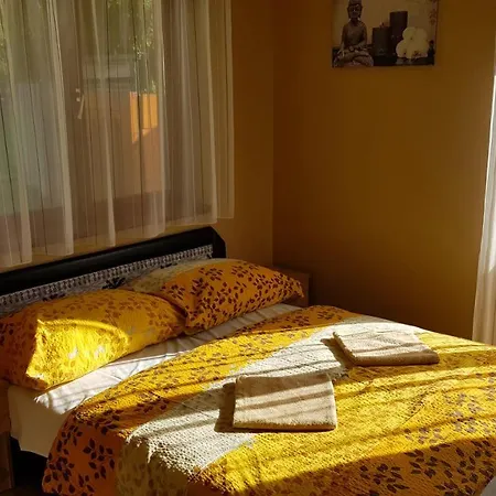 فندق مبيت وإفطار Napsugar Apartmanhaz 3*