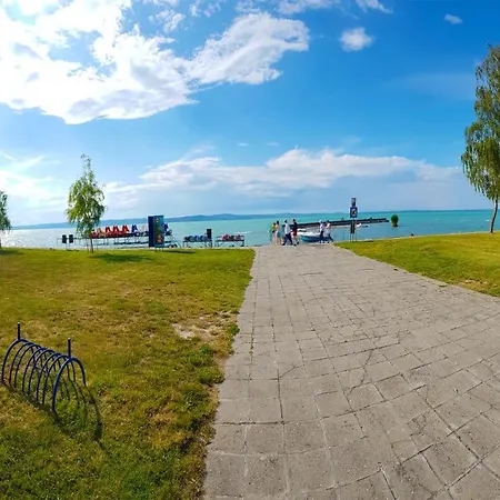 Napsugar Apartmanhaz 3*