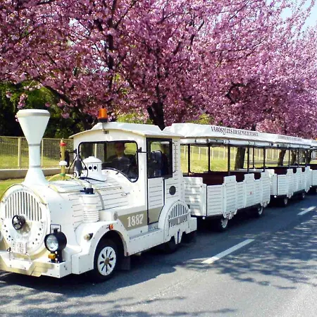 Bed & Breakfast Napsugar Apartmanhaz 3*