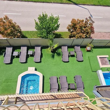 Napsugar Apartmanhaz Bed & Breakfast