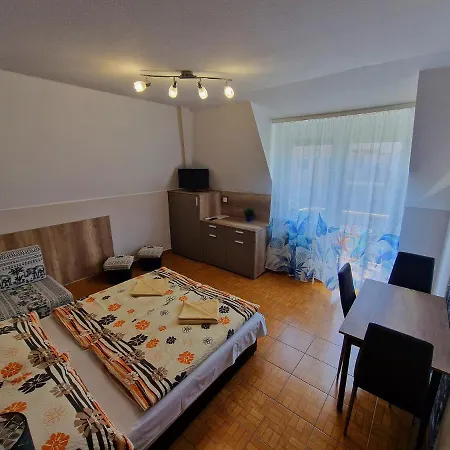 Napsugar Apartmanhaz Bed & Breakfast