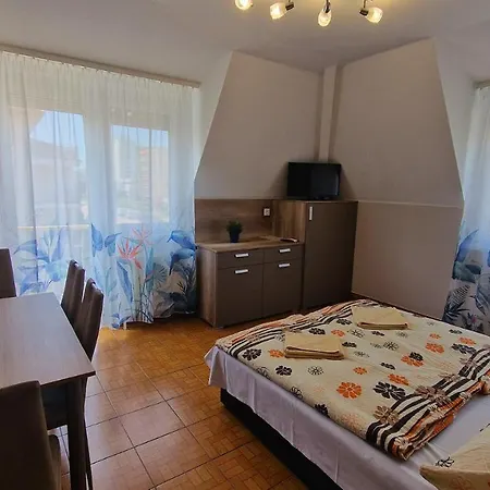 Bed & Breakfast Napsugar Apartmanhaz Siofok