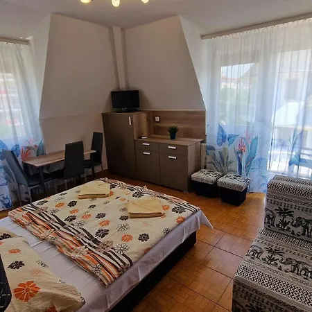 Bed & Breakfast Napsugar Apartmanhaz Siofok