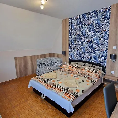 فندق مبيت وإفطار Napsugar Apartmanhaz 3*