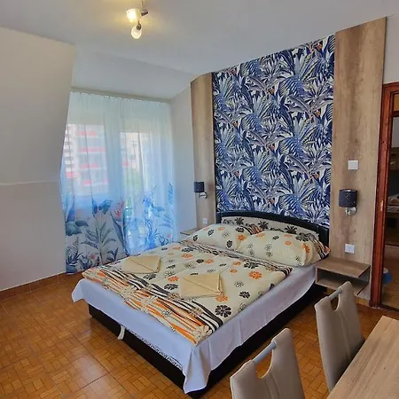 Napsugar Apartmanhaz فندق مبيت وإفطار