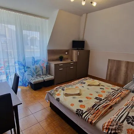 Napsugar Apartmanhaz شيوفوك