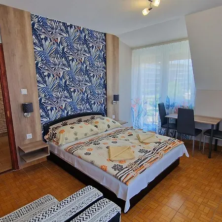 Bed & Breakfast Napsugar Apartmanhaz Siófok