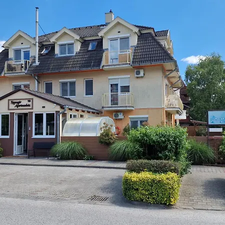 Bed & Breakfast Napsugar Apartmanhaz 3*