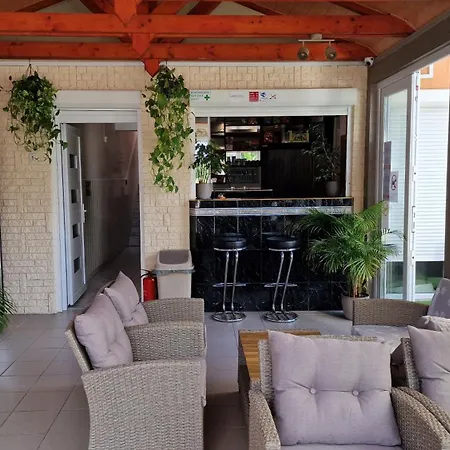 Napsugar Apartmanhaz Bed & Breakfast 3*