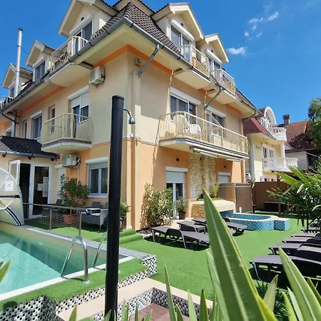 Bed & Breakfast Napsugar Apartmanhaz *