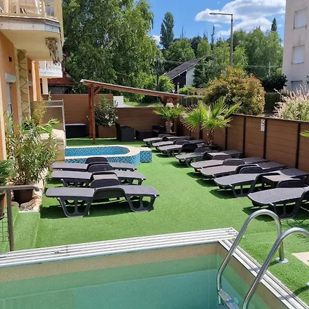 فندق مبيت وإفطار Napsugar Apartmanhaz 3*