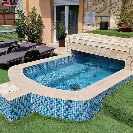 Napsugar Apartmanhaz 3*