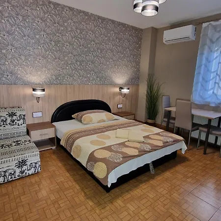 Bed & Breakfast Napsugar Apartmanhaz Siófok