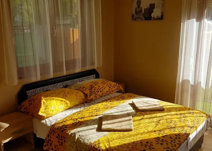 Nocleg ze śniadaniem Napsugar Apartmanhaz 3*