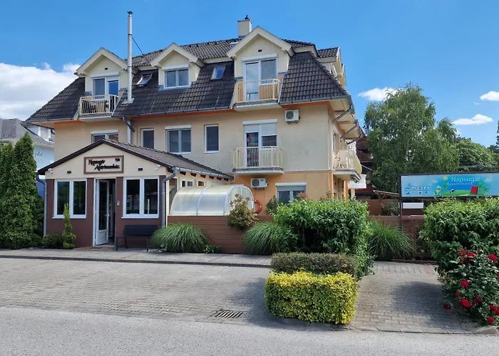 Nocleg ze śniadaniem Napsugar Apartmanhaz 3*