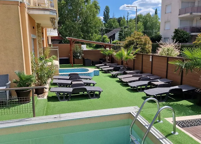 Nocleg ze śniadaniem Napsugar Apartmanhaz 3*