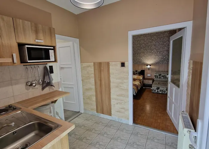 Nocleg ze śniadaniem Napsugar Apartmanhaz 3*